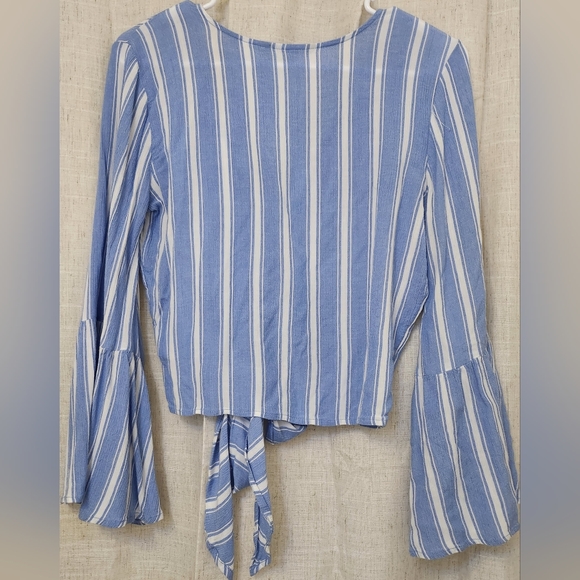 AMERICAN EAGLE OUTFITTERS Striped Blue and White Longsleeve Blouse Size XS - Picture 2 of 8